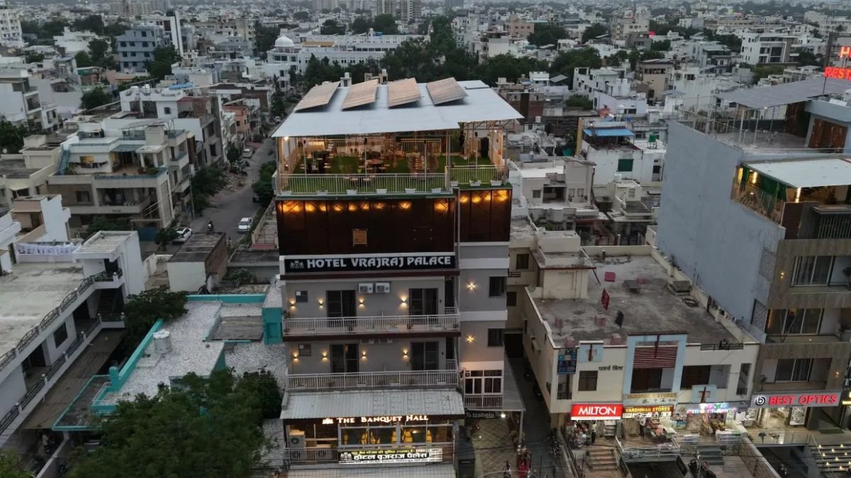 Hotel Vrajraj Palace